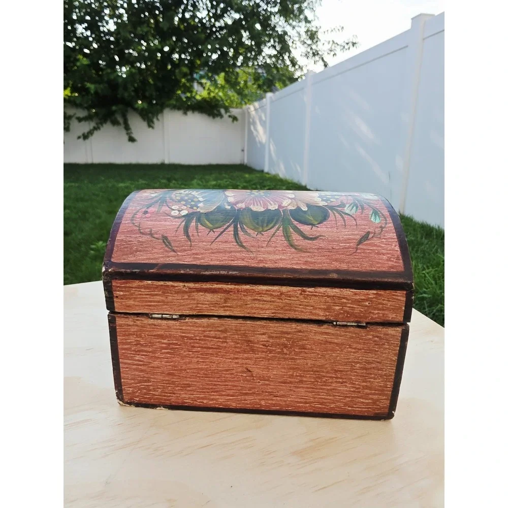 Vintage Hand Painted Wooden Floral Folk Art Box Jewelry Chest 5.5